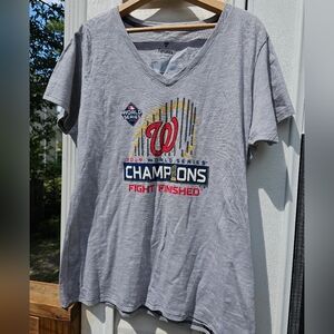 Washington Nationals Women's T-Shirt Large Gray 2019 World Series Champions‎